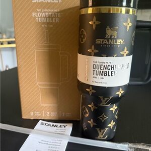 Stanley Black and Gold Flowstate Tumbler